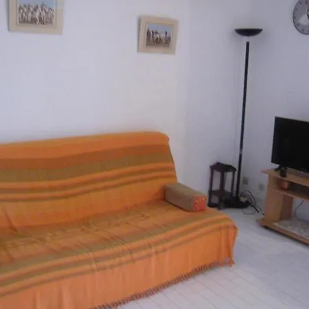 T2 Avec Jardinet, Proche Et Commerces, Parking Prive - - Fr-1-731-22 Le Grau-du-Roi